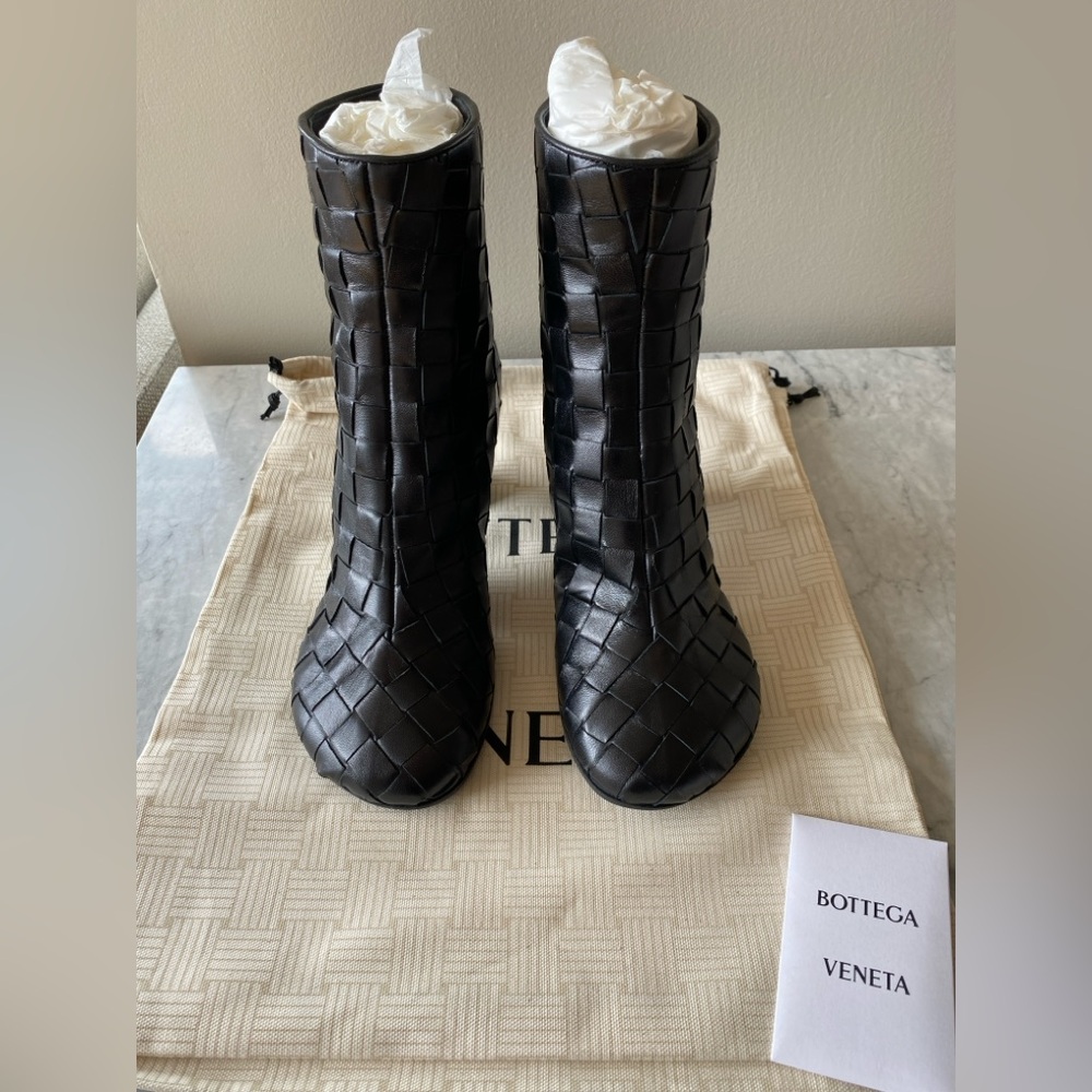 NIB Bottega Veneta Intrecciato Atomic Black Leather Woven Booties